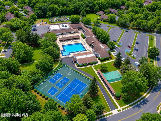 125 Amberly Drive F, Manalapan, NJ 07726