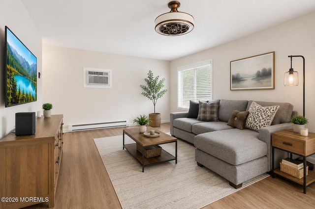 125 Amberly Drive F, Manalapan, NJ 07726
