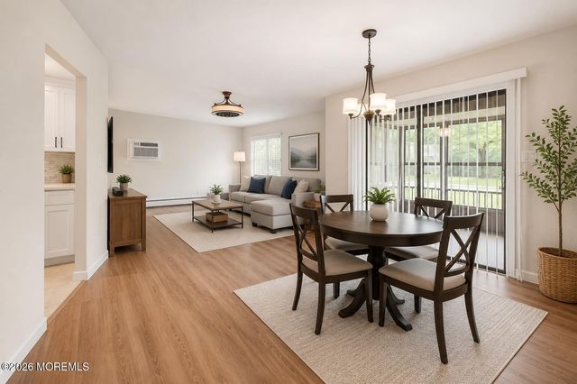 125 Amberly Drive F, Manalapan, NJ 07726