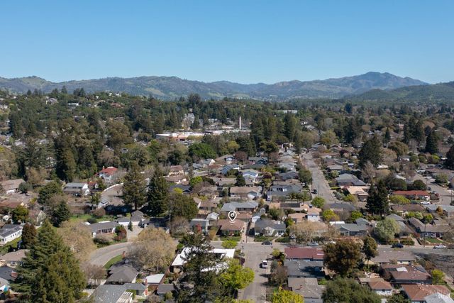 136 Alderbrook Dr, Santa Rosa, CA 95405