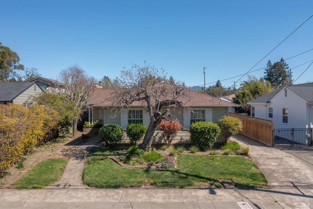 136 Alderbrook Dr, Santa Rosa, CA 95405