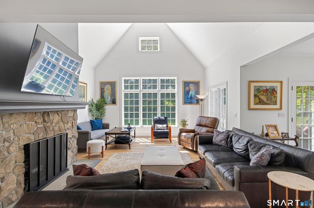 25 Avalon Drive, Middlebury, CT 06762