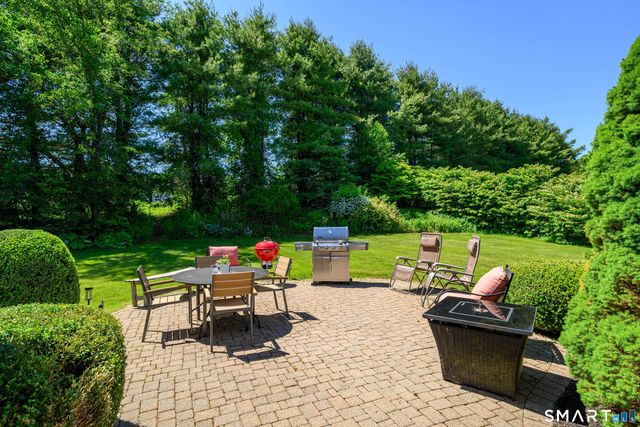 25 Avalon Drive, Middlebury, CT 06762
