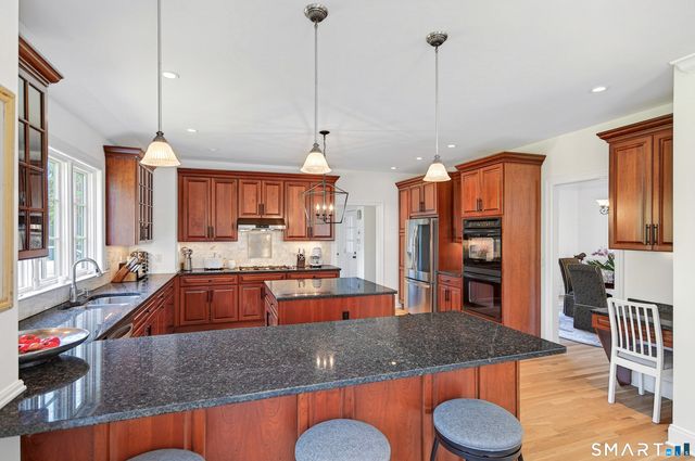 25 Avalon Drive, Middlebury, CT 06762