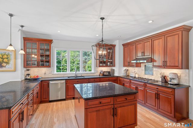 25 Avalon Drive, Middlebury, CT 06762