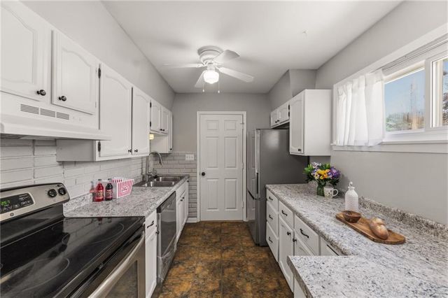 810 N 82nd Terrace, Kansas City, KS 66112