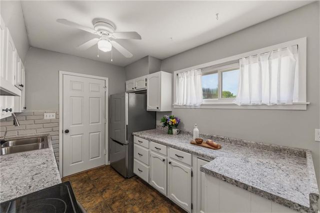 810 N 82nd Terrace, Kansas City, KS 66112