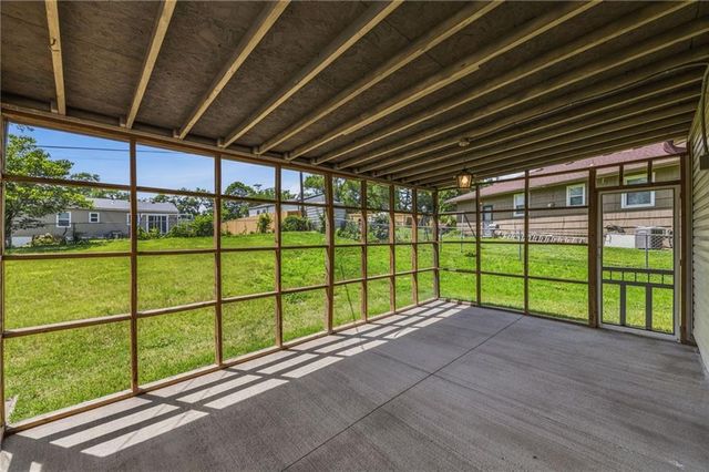 810 N 82nd Terrace, Kansas City, KS 66112