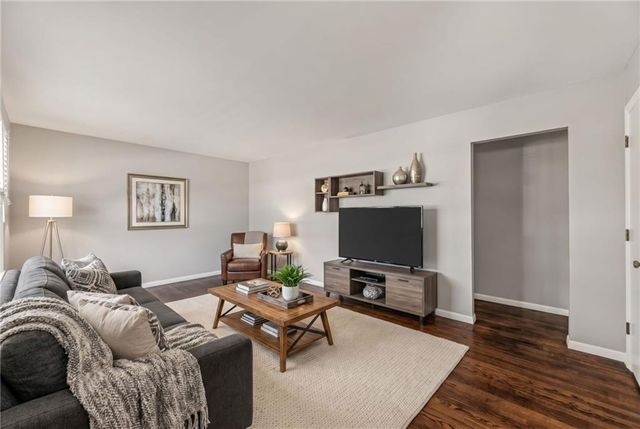 810 N 82nd Terrace, Kansas City, KS 66112
