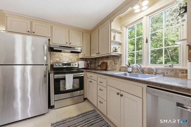 10 Shady Lane, Simsbury, CT 06092