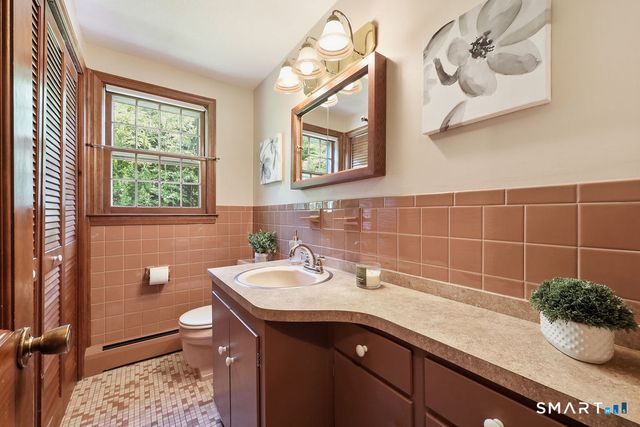 10 Shady Lane, Simsbury, CT 06092