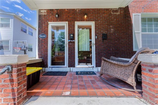 5229 Lansdowne Avenue, St Louis, MO 63109