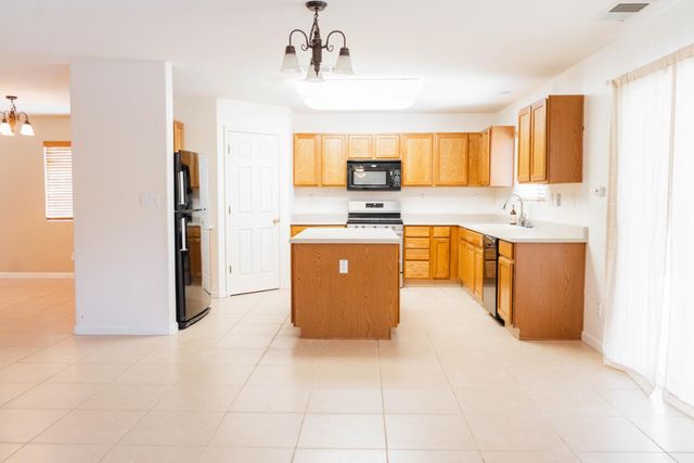 809 S Cypress Avenue, Fresno, CA 93727