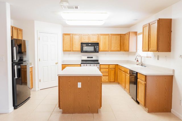 809 S Cypress Avenue, Fresno, CA 93727