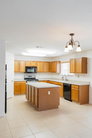 809 S Cypress Avenue, Fresno, CA 93727