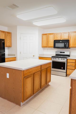 809 S Cypress Avenue, Fresno, CA 93727