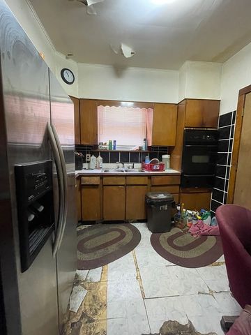 7706 S Saint Lawrence Avenue, Chicago, IL 60619