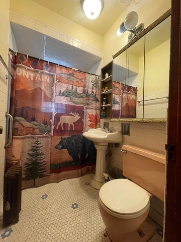 7706 S Saint Lawrence Avenue, Chicago, IL 60619