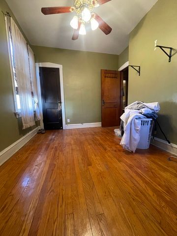 7706 S Saint Lawrence Avenue, Chicago, IL 60619