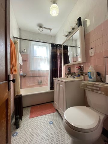 7706 S Saint Lawrence Avenue, Chicago, IL 60619
