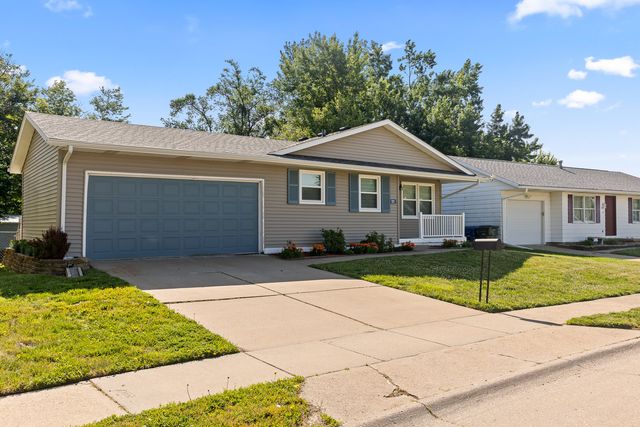 6345 N Hazelwood Avenue, Davenport, IA 52806