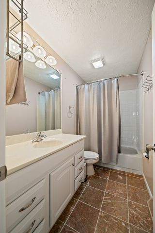 6345 N Hazelwood Avenue, Davenport, IA 52806