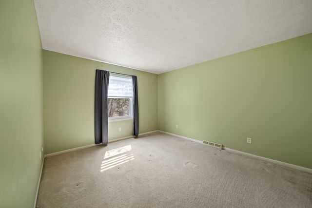 6345 N Hazelwood Avenue, Davenport, IA 52806