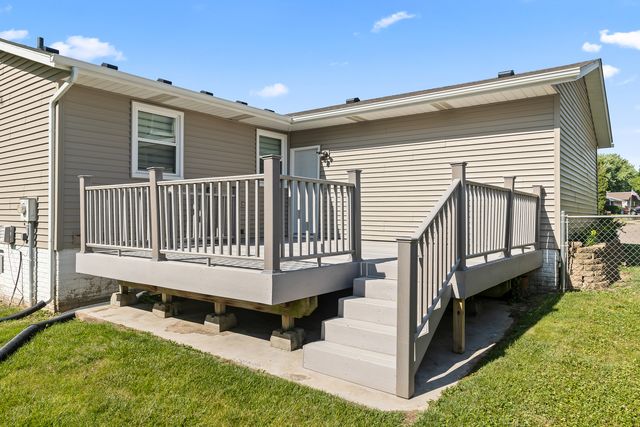 6345 N Hazelwood Avenue, Davenport, IA 52806