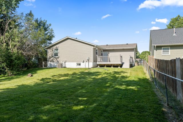 6345 N Hazelwood Avenue, Davenport, IA 52806