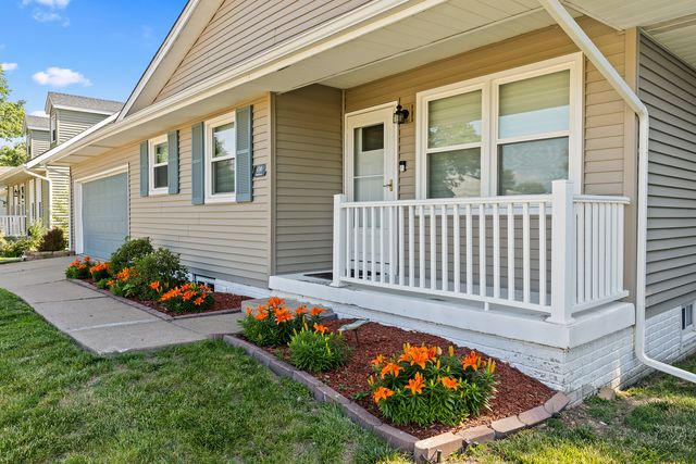 6345 N Hazelwood Avenue, Davenport, IA 52806