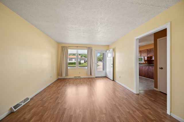 6345 N Hazelwood Avenue, Davenport, IA 52806