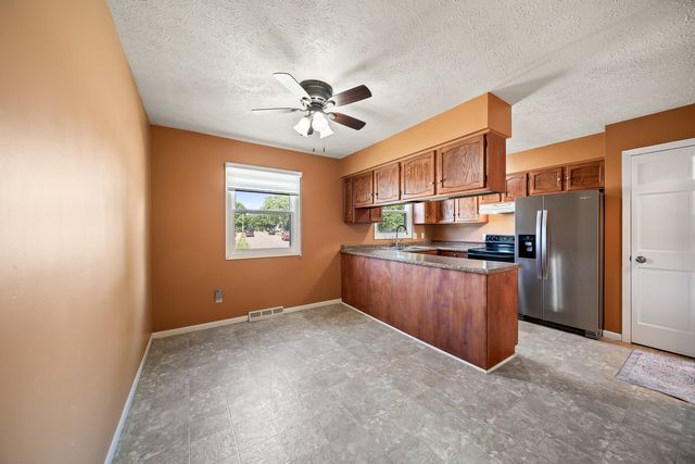 6345 N Hazelwood Avenue, Davenport, IA 52806