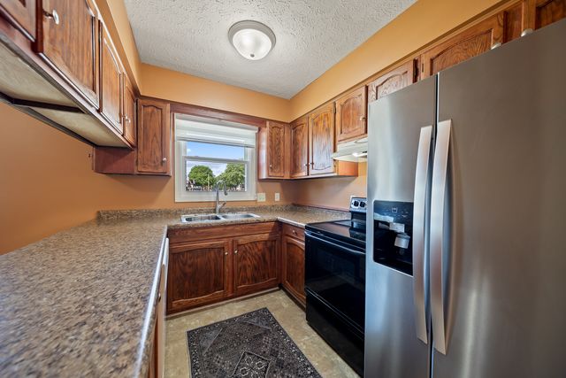 6345 N Hazelwood Avenue, Davenport, IA 52806