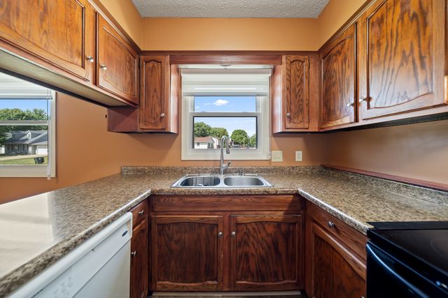 6345 N Hazelwood Avenue, Davenport, IA 52806