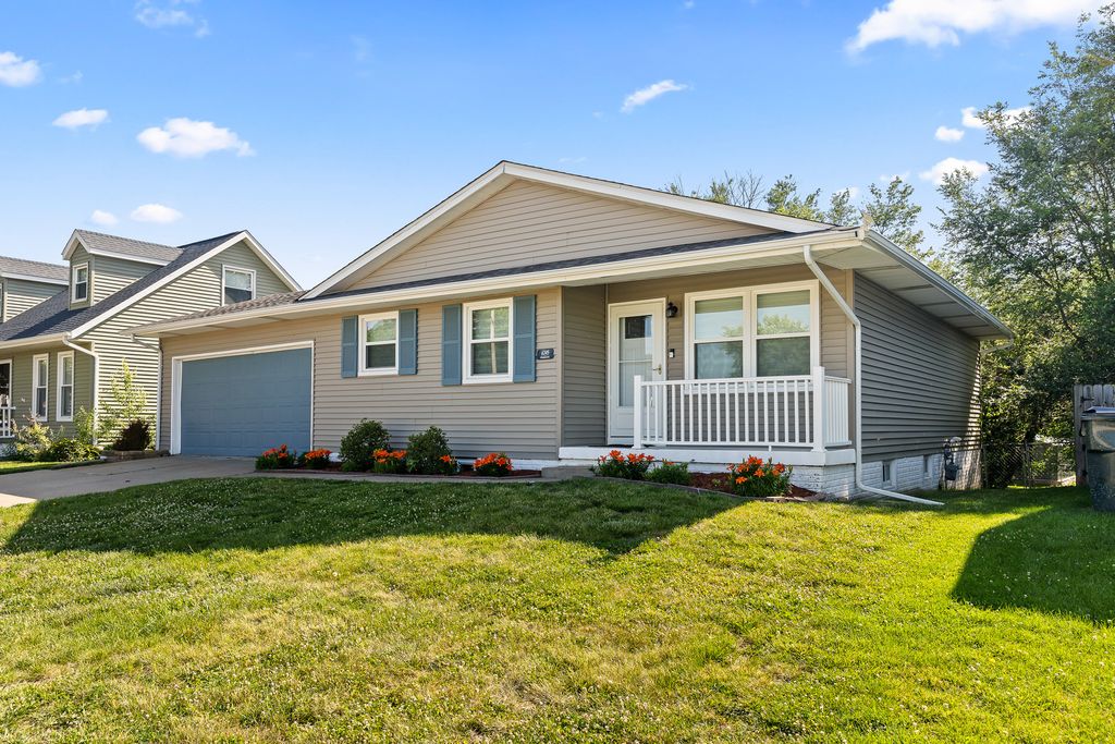 6345 N Hazelwood Avenue, Davenport, IA 52806