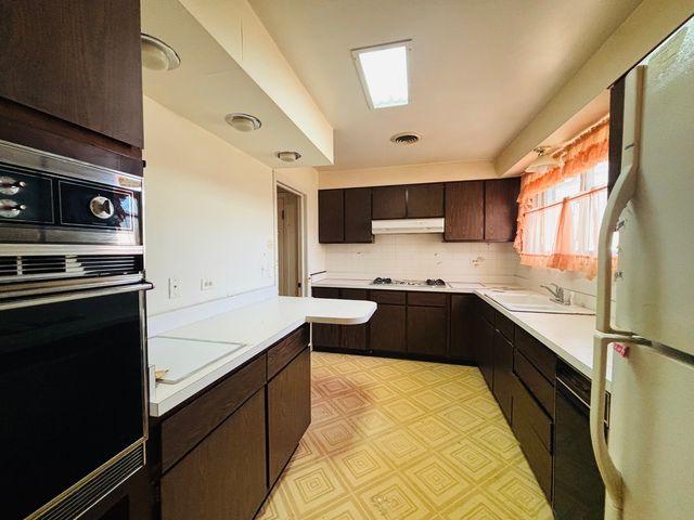 847 S 3rd Avenue, Des Plaines, IL 60016