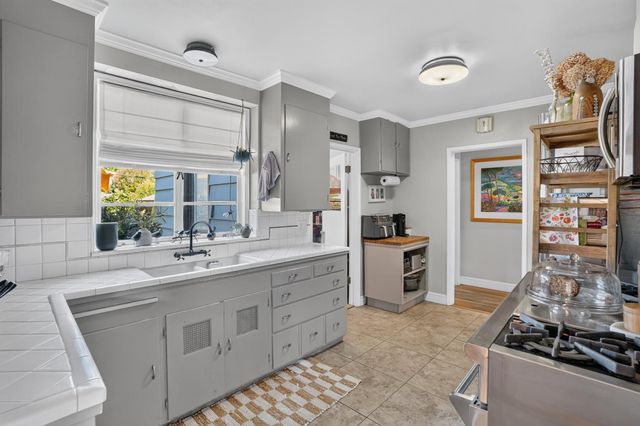 141 S Orange St, Lodi, CA 95240