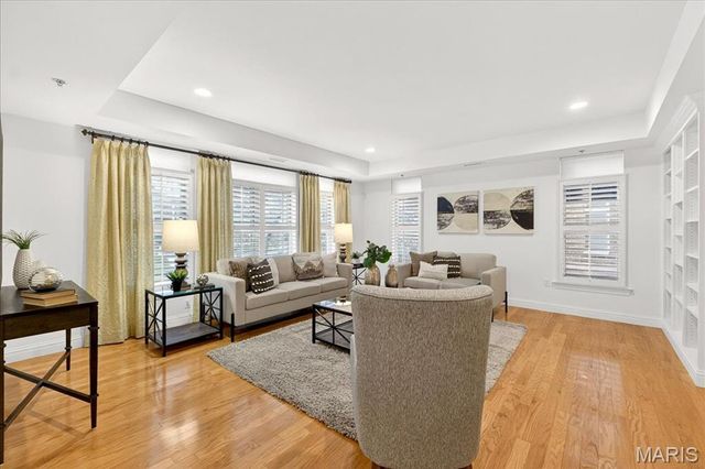 520 N And South Road 105, St Louis, MO 63130