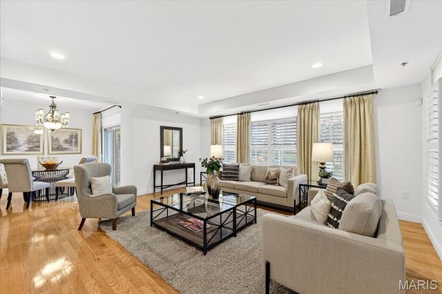 520 N And South Road 105, St Louis, MO 63130