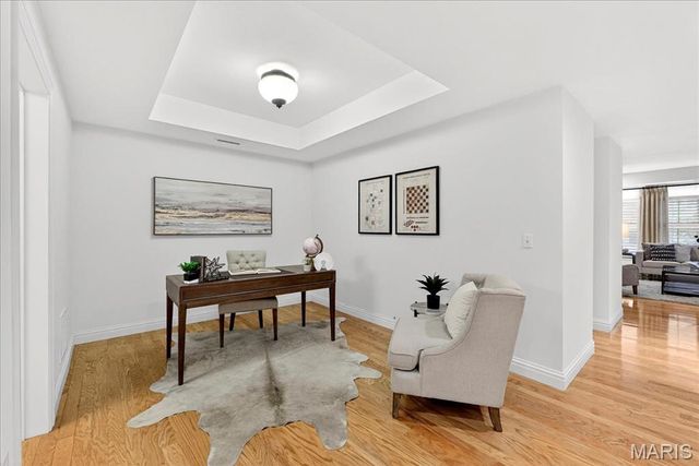 520 N And South Road 105, St Louis, MO 63130