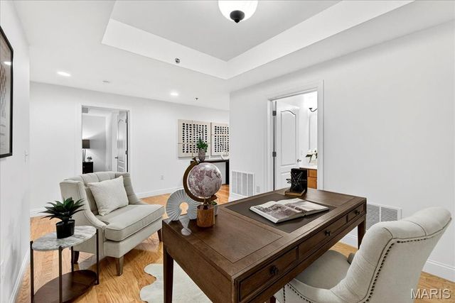 520 N And South Road 105, St Louis, MO 63130