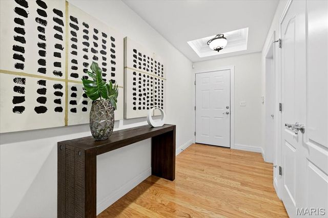 520 N And South Road 105, St Louis, MO 63130