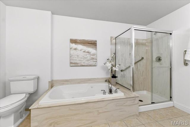 520 N And South Road 105, St Louis, MO 63130