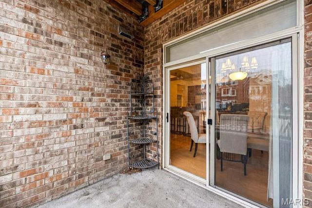 520 N And South Road 105, St Louis, MO 63130