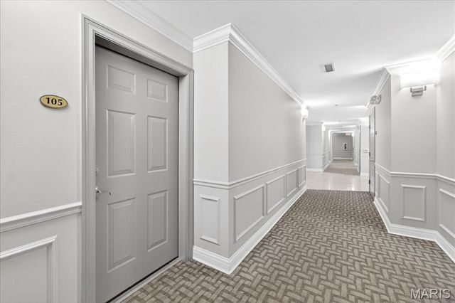 520 N And South Road 105, St Louis, MO 63130