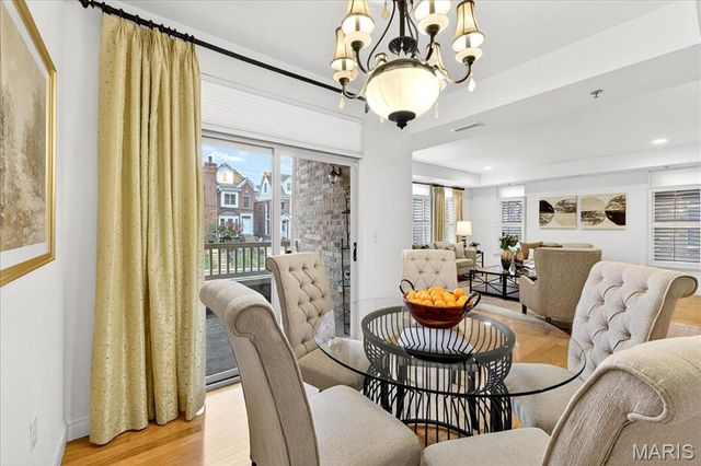 520 N And South Road 105, St Louis, MO 63130