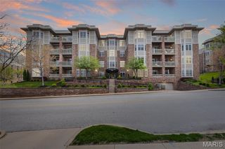 520 N And South Road 105, St Louis, MO 63130