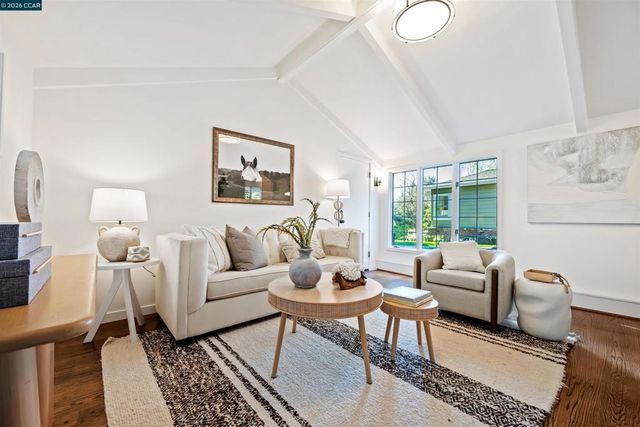 120 Las Vegas, Orinda, CA 94563