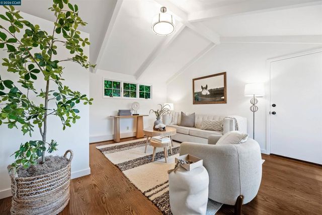 120 Las Vegas, Orinda, CA 94563