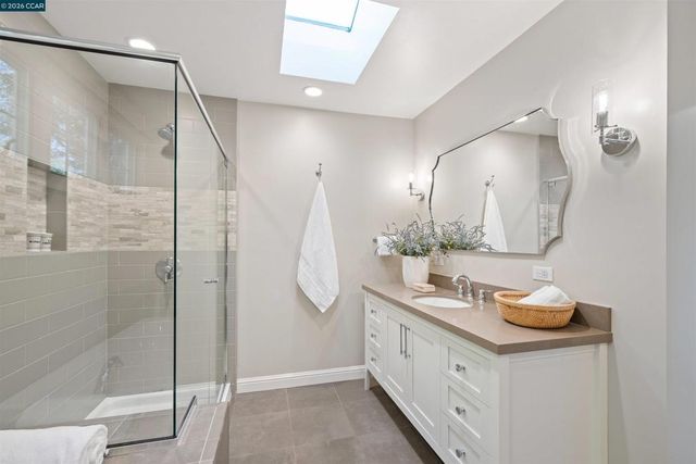 120 Las Vegas, Orinda, CA 94563